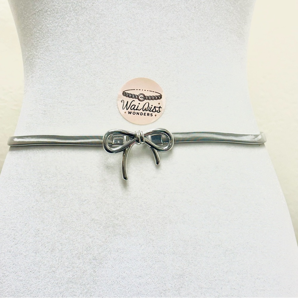 Silver bow elastic waist belt with a touch of glamour